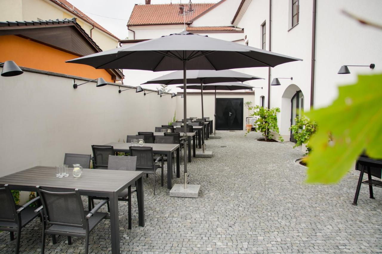 Hotel Restaurant Na Navsi Říčany Kültér fotó