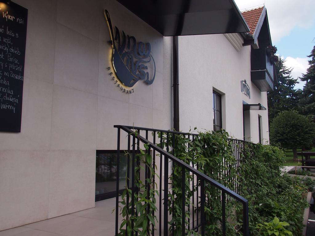 Hotel Restaurant Na Navsi Říčany Kültér fotó