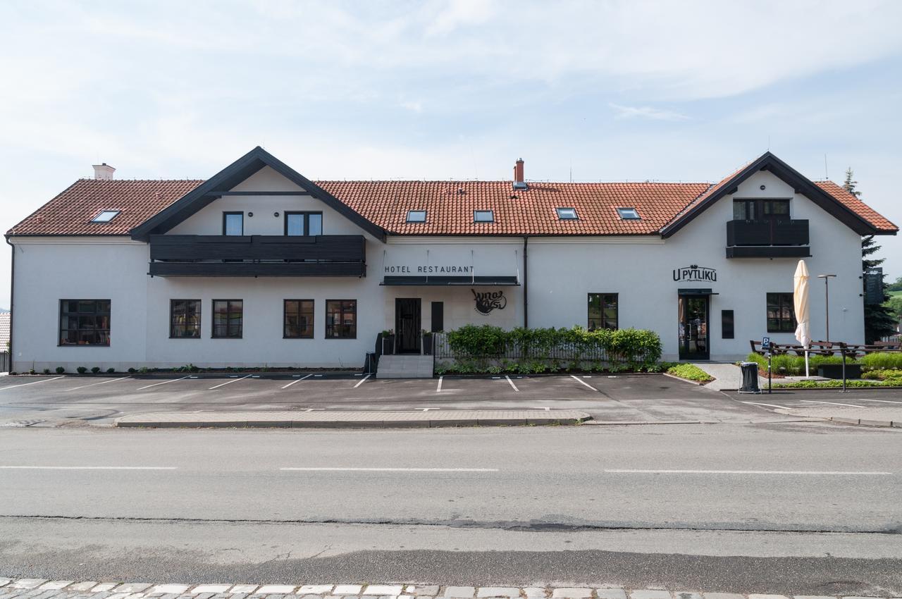 Hotel Restaurant Na Navsi Říčany Kültér fotó